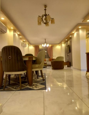 FREE Airport Pick-Up, Luxury Apartment at the centre of Cairo with all facilities